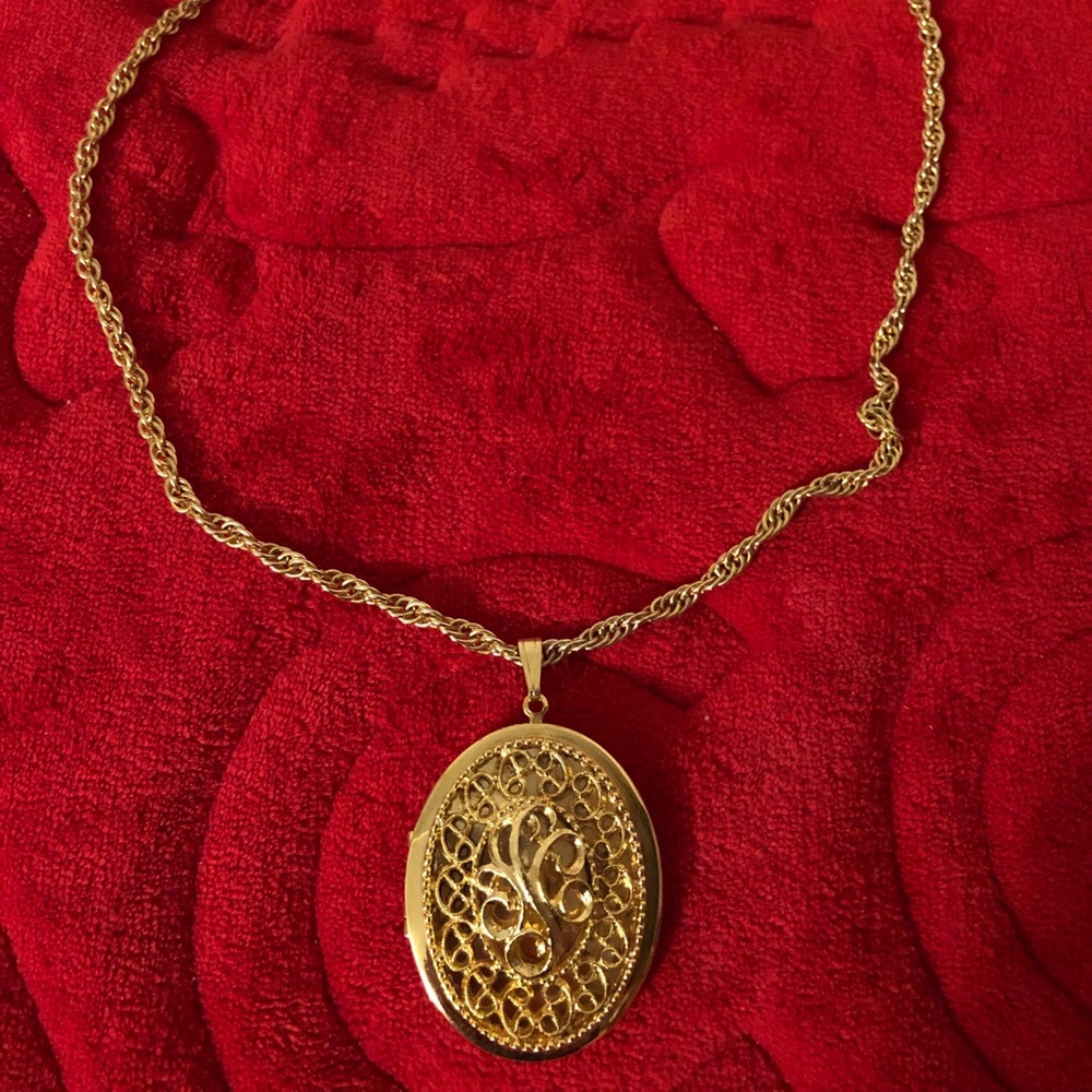 Vtg Locket and Necklace
